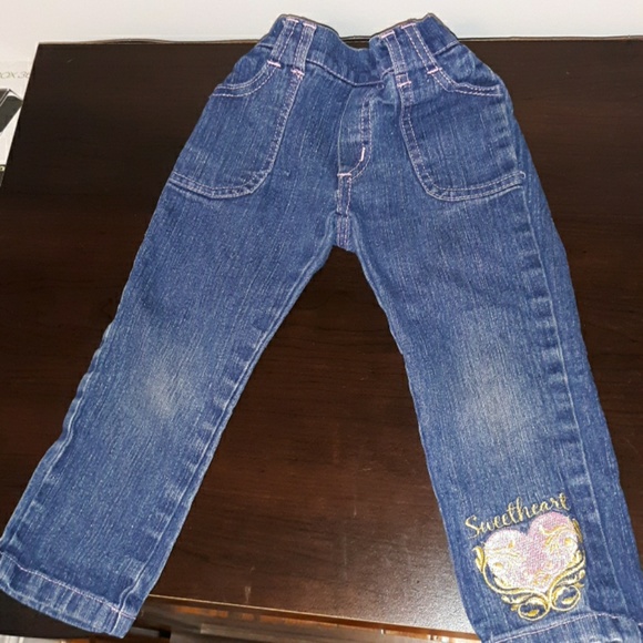 Girls 24 months jeans w/pink stitch & 1 leg design - Picture 1 of 5